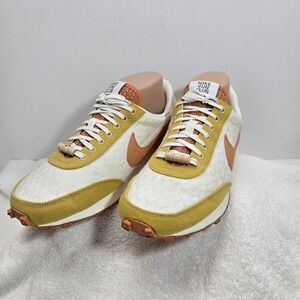 Nike Daybreak SE Sun Club Sail Hot Curry Yellow Sneakers Womens Size 8.5 DM7505